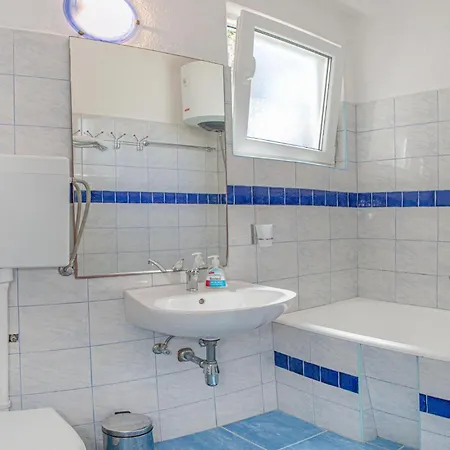 Amazing In With Kitchen Apartment *